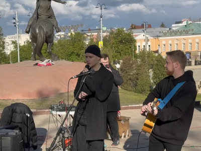 SHAMAN исполнил хит «Я русский» вместе с уличными музыкантами