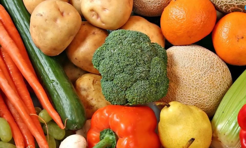 Какие овощи в мае. Овощи и фрукты. Фото овощи фрукты для рекламы.