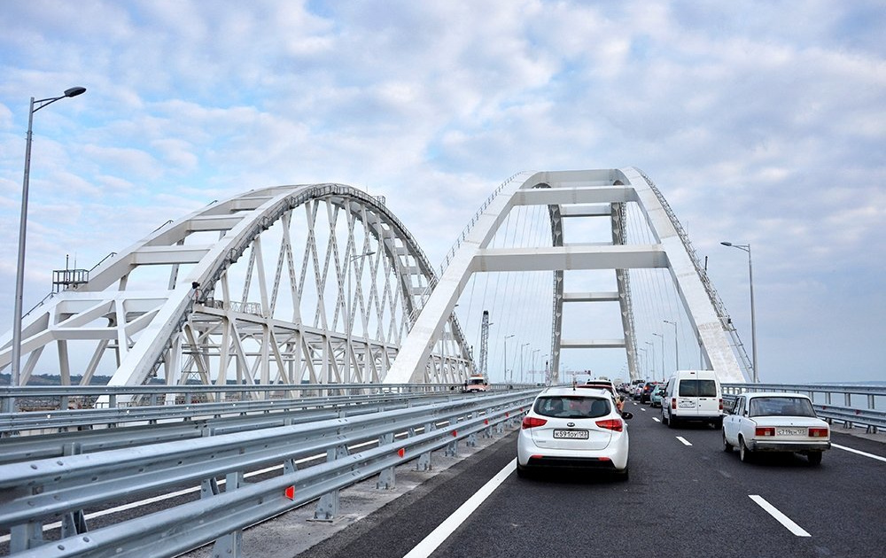 Под крымским мостом