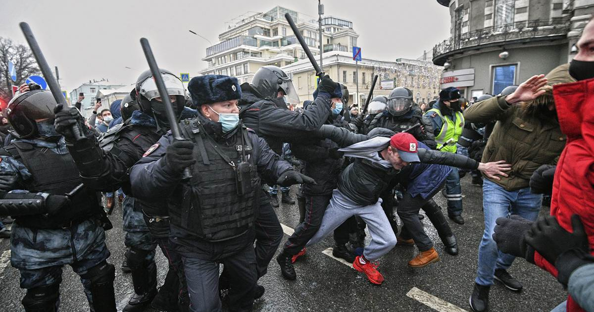 Западные сми о навальном. Какая опасность митингов. Как иностранцы реагируют на украинские митинги.