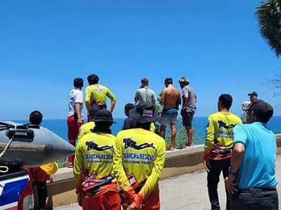 Группу российских туристов смыло в море огромной волной в Таиланде