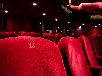 Кинотеатры растеряли посетителей после отказа от голливудского кино
