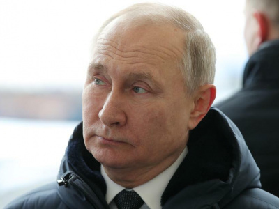 Путину в Торжке показали разрывающую танки ракету "Хризантема"