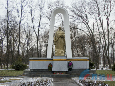 Братские могилы  облагородили  в Луганске