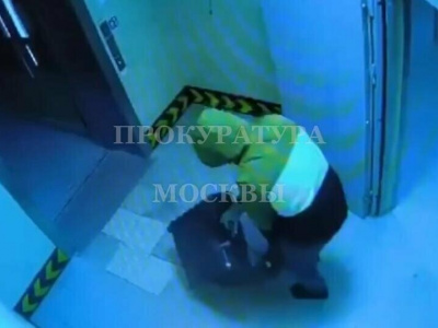 Супруги украли из столичного офиса сейф с 91 млн рублей (видео)